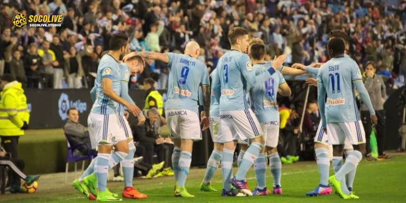 Các cầu thủ Celta de Vigo tập luyện đầy quyết tâm trên sân Ciudad de Valencia trước cuộc chạm trán quan trọng với Levante